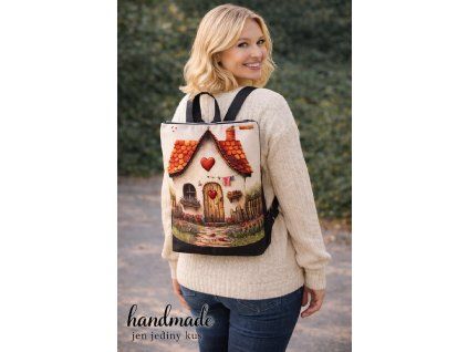 Žena s ručně vyrobeným batohem