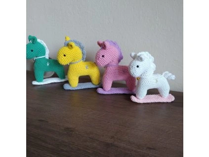 Návod na háčkovaného houpacího koníka
