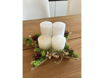Adventní věnec s mechem