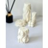 Dekorativní sójová svíčka „Wave Glow“ – Elegance v každém detailu 🕯🌊