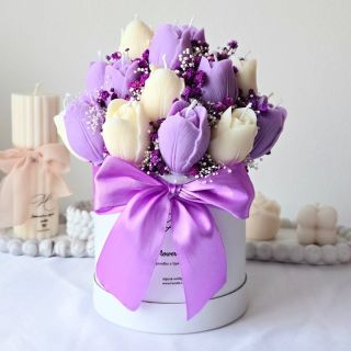 Custom-made krása v tónech fialové a bílé. 💜🤍 ​Pivoňka & Lipový květ ​Sójový vosk, ruční výroba ​Pro jednu úžasnou...