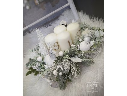 Adventný svietnik na saniach