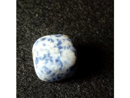mineral kremen se sodalitem