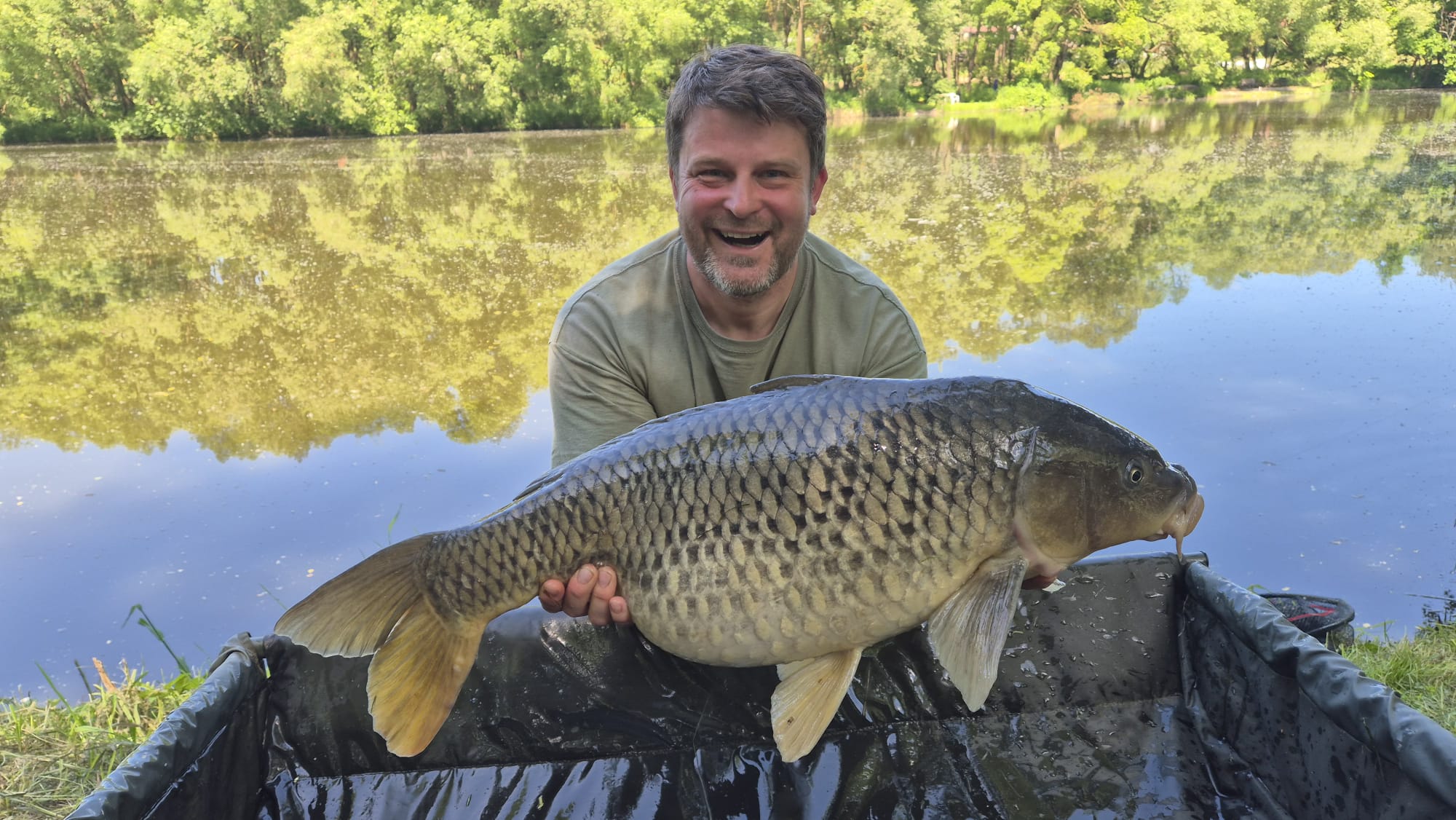 Krásný kapr z výpravy na řeku s produkty Handybaits