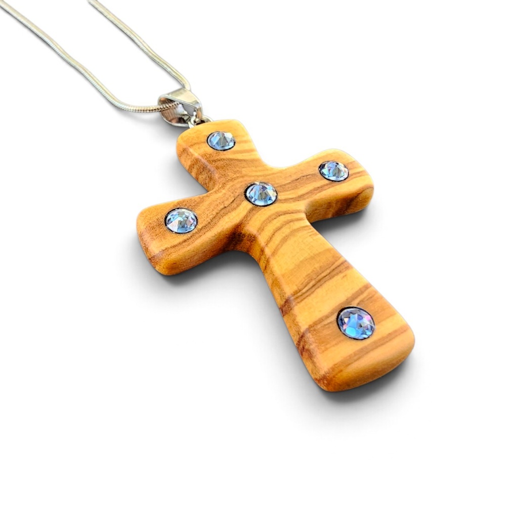 olivovy-dreveny-krizek-5-krystalu-swarovski-modre-2