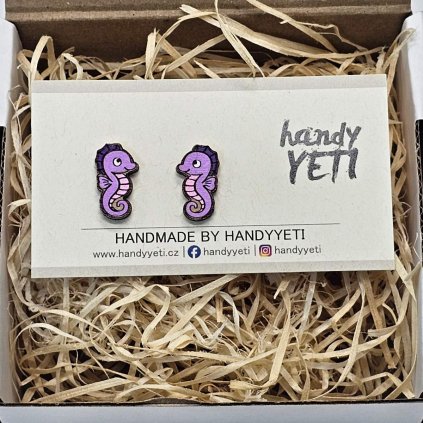 drevene nausnice morsky konik fialovy 3