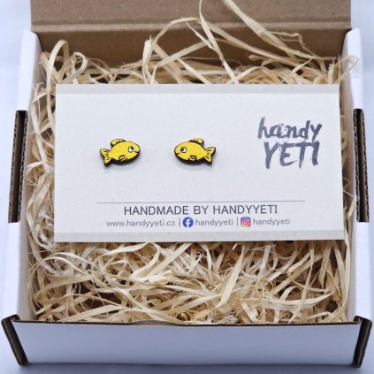 drevene nausnice zluta koralova rybka 1