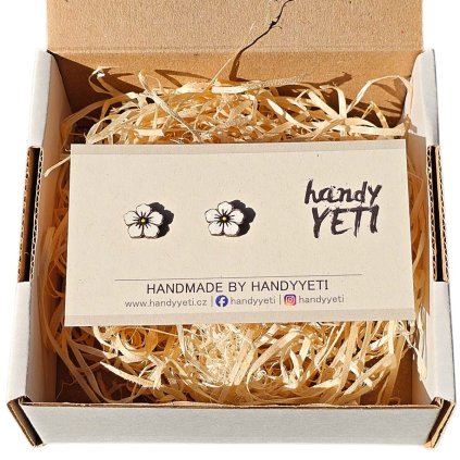 drevene nausnice bily kvet jablone 1