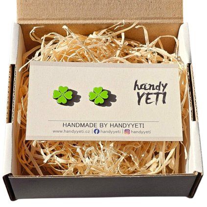 drevene nausnice ctyrlistek 1