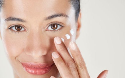 CBD gegen Akne: Ein Wundermittel der Hanfkosmetik