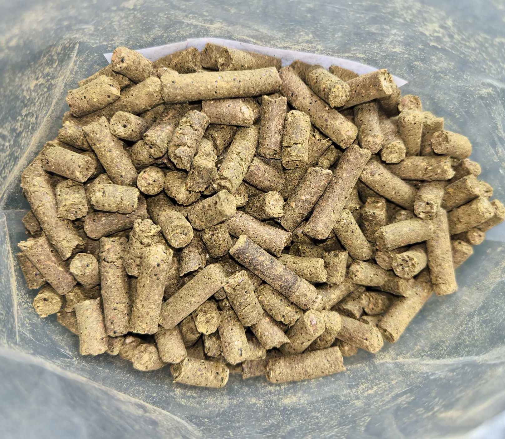CBD Hanfpellets für Pferde und Hunde
