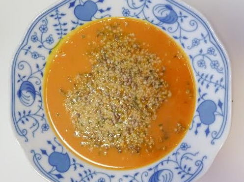 Exotische Kürbiscremesuppe mit Hanfsamen