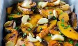 Gebackenes Gemüse mit Honig und Hanf