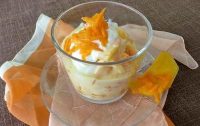 Kaki Dessert mit Hanfsamen