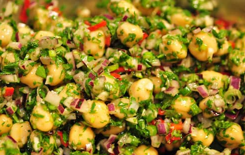 Kichererbsen Salat mit Hanfsamenöl