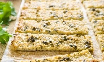 Knoblauch-Brot mit Hanfsamen