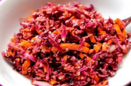 Krautsalat mit Balsamico und Hanfsamen