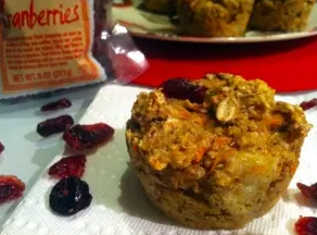 Moosbeer Muffins mit Karotten und Kleie