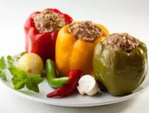 Paprikas gefüllt mit Hanf und Champignons