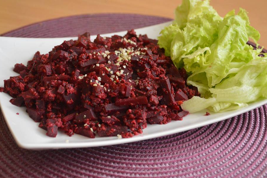 Rote Beete-Stroganoff mit Hanfsamen