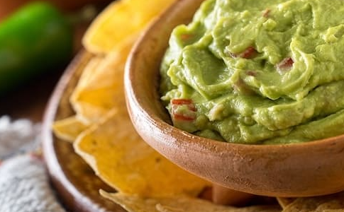 Selbstgemachte Guacamole mit CBD