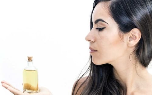 Selbstgemachte Maske für Ihre Haare mit Hanfsamenöl