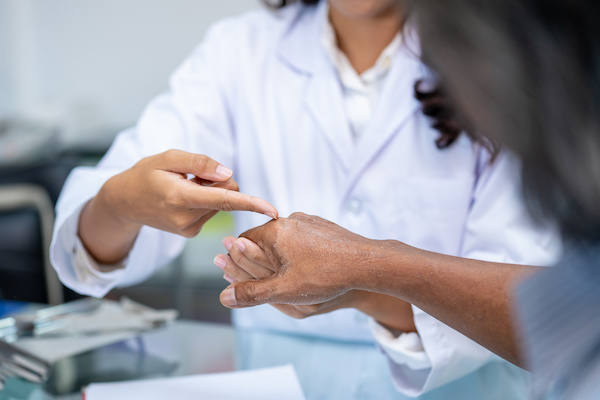 Wie man Psoriasis loswird, was hilft dagegen?