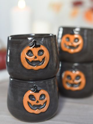 Nezapomeňte si zapnout upozornění 😍. #haninahlina #keramika #ceskakeramika #ceramic #ceramics #pottery #lokalniznacka...