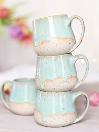 Malé hrníčky mají vždy kolem 200 ml+ ☕️. Tohle je nová barvička podobná Azuru, ale je více dozelena. Proto tedy Green Tea...