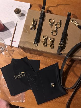 Gold is a new silver 💛 Jak jsem dřív prosazovala stříbrnou, tak teď teda vede skoro všude zlatá. Takže několik rajtek pro...