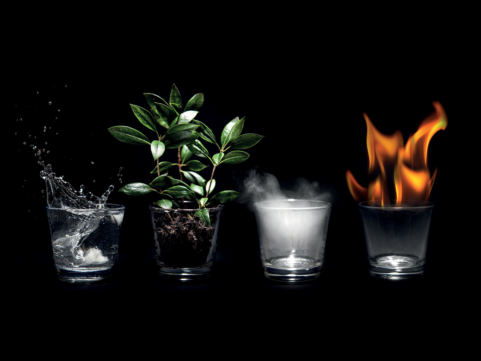 Čtveřici základních elementů tvoří VODA, OHEŇ, ZEMĚ, VZDUCH