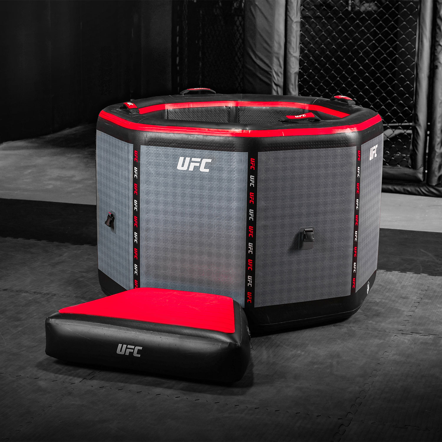 Novinka v nabídce: Cool Pool Lite UFC Octagone – profesionální cold plunge s vlastním chladicím systémem