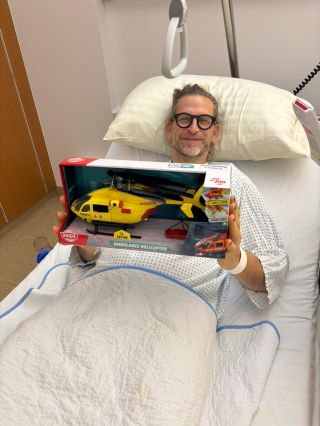 Tak jsem doletěl až sem😉 Ale nebojte se o mě! Vše nakonec dobře dopadlo a kyčel je sešroubovaná a už se hojí! Za okny...