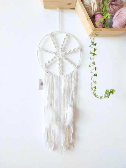 lapač snů macrame, peříčka, korálky, hany 01