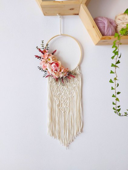 květinový kruh s pivoňkou a macrame, šňůry, hany 01