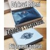Dárkové balení baleno s respektem připraveno potěšit komprese