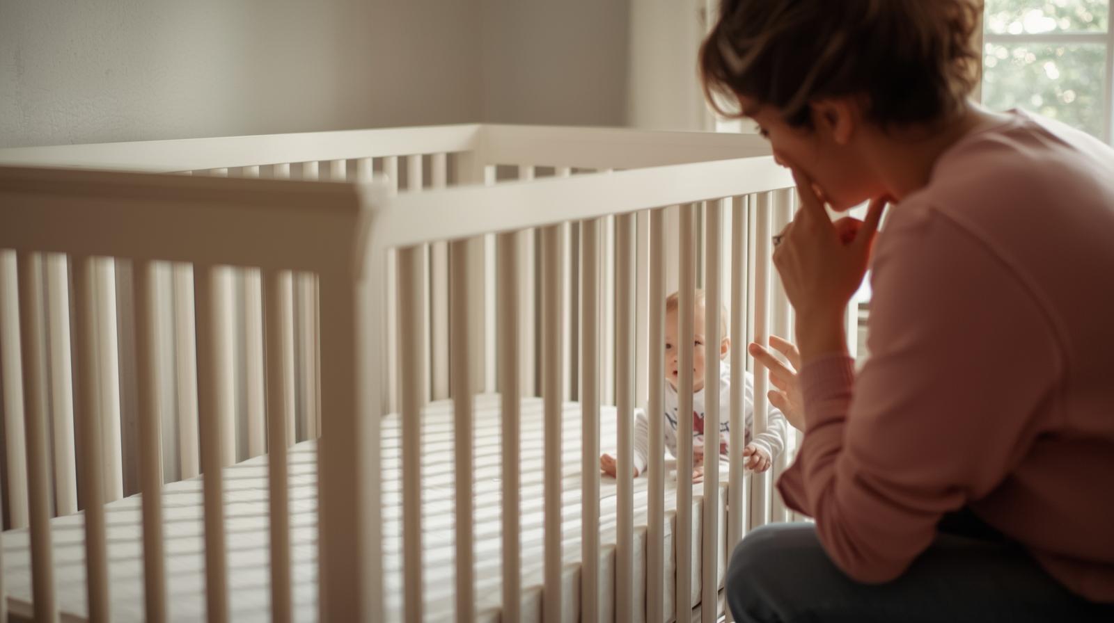 Jak bezpečně vybrat postel pro děťátko: Kompletní průvodce pro rodiče