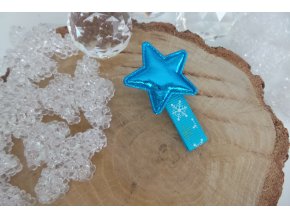 sněhové vločky na modré sponečce s hvězdou