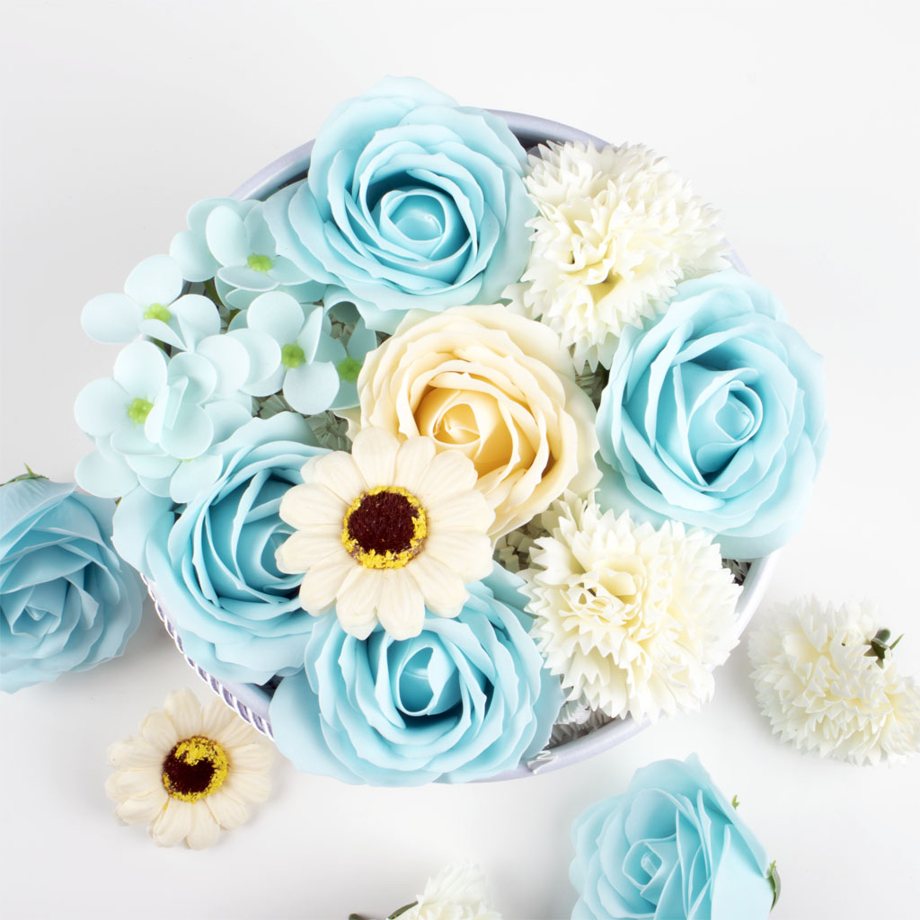 Happylu.cz Mýdlové květiny ve flower boxu - Cindy Zvolte velikost flower boxu: Ø 18 cm x 13 cm, Zvolte barvu flower boxu: Černá