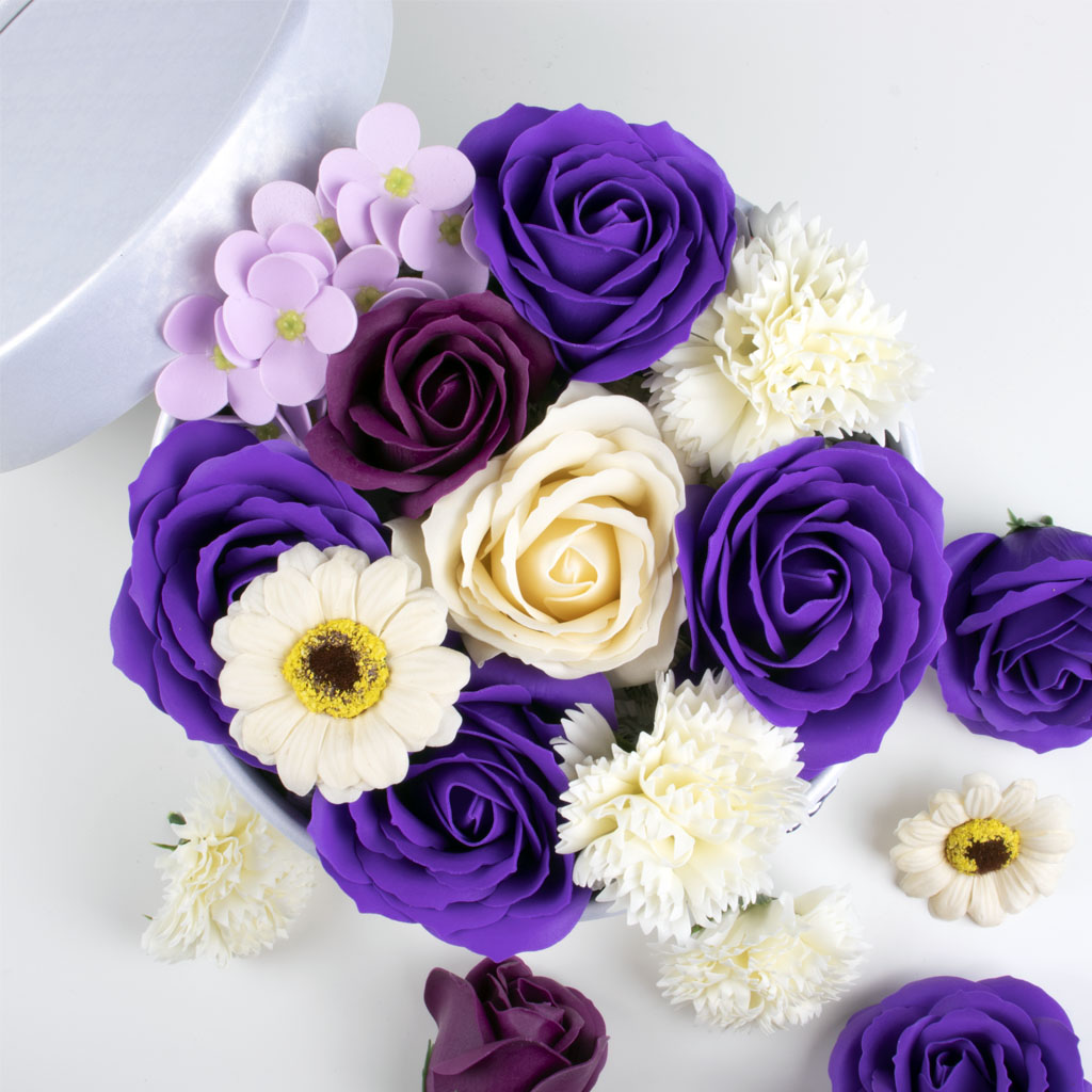 Happylu.cz Mýdlové květiny ve flower boxu - Viola Zvolte velikost flower boxu: Ø 18 cm x 13 cm, Zvolte barvu flower boxu: Černá