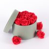 Mýdlové růže ve flower boxu khaki - červené růže