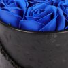 Mýdlové růže ve flower boxu černém - královsky modré růže