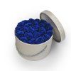 Mýdlové růže ve stříbrném flower boxu - královsky modré růže