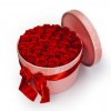 Červené mýdlové růže v růžovém flower boxu - 29 růží