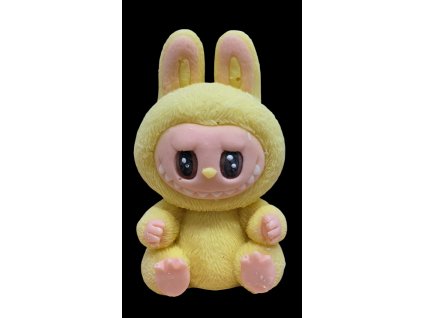 Labubu žlutý – jedlá čokoládová figurka na dort, 3D (ruční výroba)