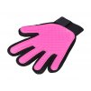Vyčesávací a masážní rukavice TRIXIE růžová 16x24cm