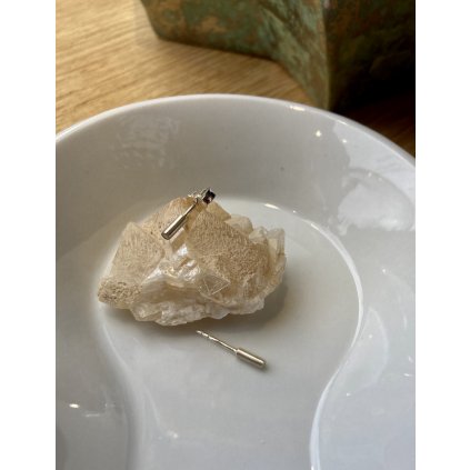 Anina Glyph Náušnice Kráté JEDNA TEČKA 0,85g