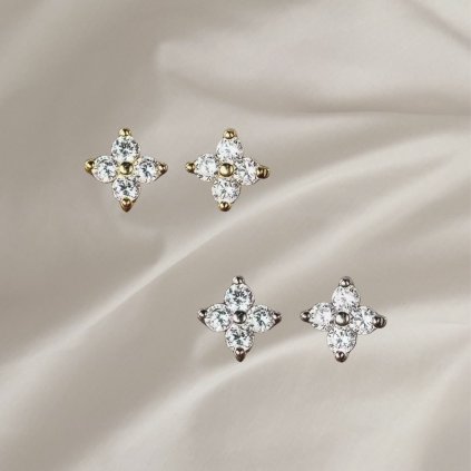 Pár puzetových naušnic kytičky