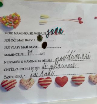 Tohle je nejlepší dárek, který jsem kdy dostala🥰 a kdybych byla typ na tetování, tak si tu poslední větu nechám natrvalo...
