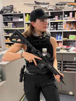 Při úterním podvečeru jedna předváděcí od @gryfacademy_gryfshop . @schmeisser_germany se sklopkou a CMS od @falke_germany....